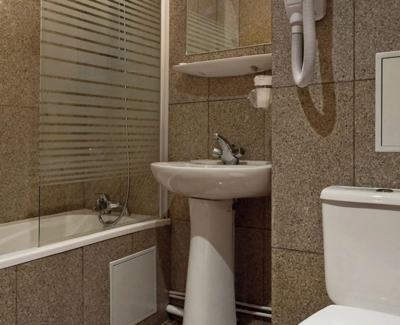Americain Hotel 2*